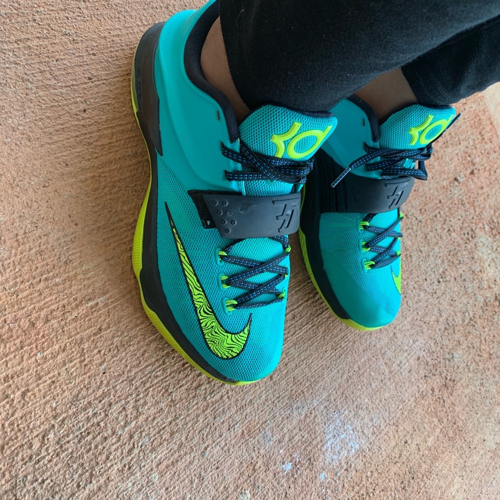 Men’s Kevin Durant sneakers size 8